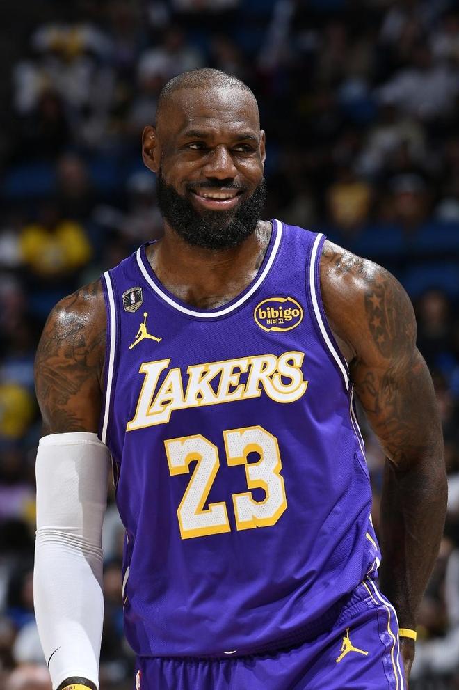 湖人险胜魔术肯纳德三分准绝杀詹姆斯关键防守