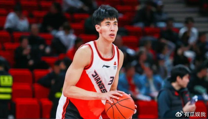 江苏队爆冷逼平卫冕冠军广厦，加时赛惜败展现