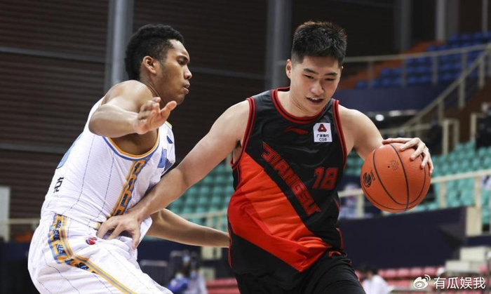 江苏队爆冷逼平卫冕冠军广厦，加时赛惜败展现