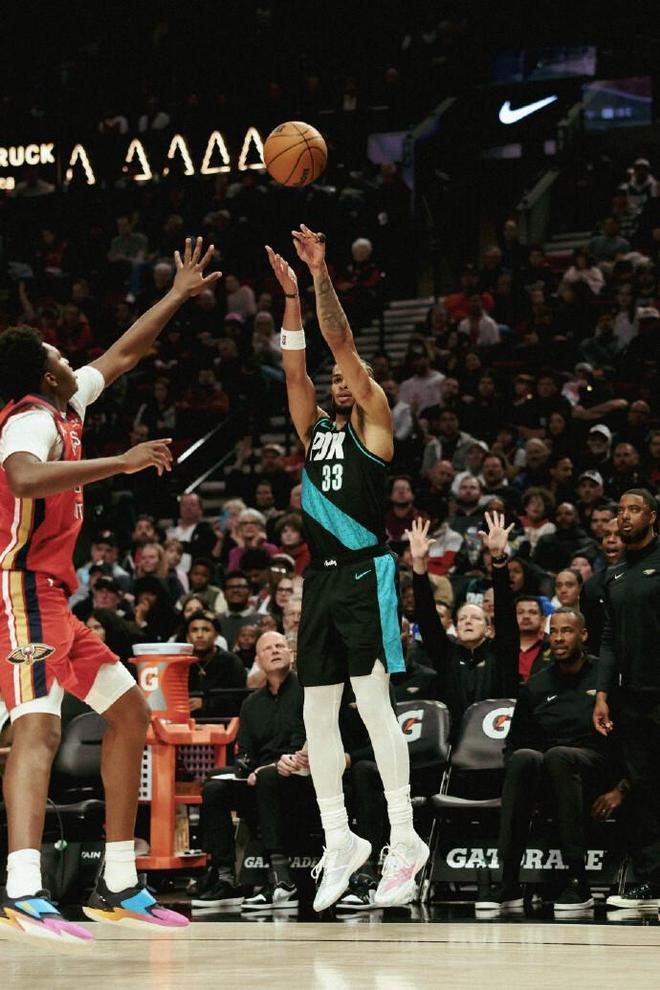 开拓者逆转鹈鹕取3连胜 克林根创队史篮板纪录