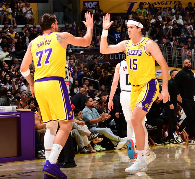 里夫斯绝平球助湖人涉险 东契奇0.5秒准绝杀掘金