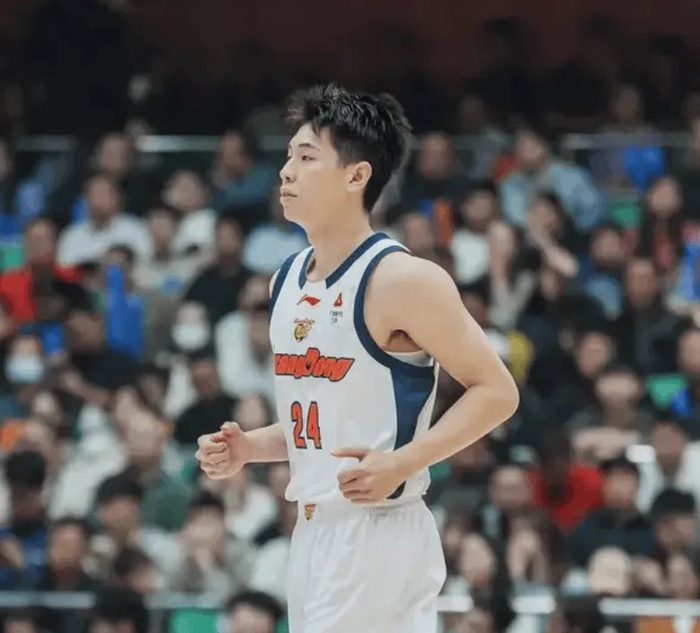 广东客场惨败山东 三少低迷奎因独木难支