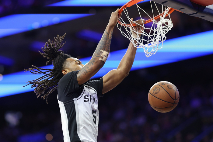 马刺力克快船迎赛季第50胜 卡斯尔文班亚马联手