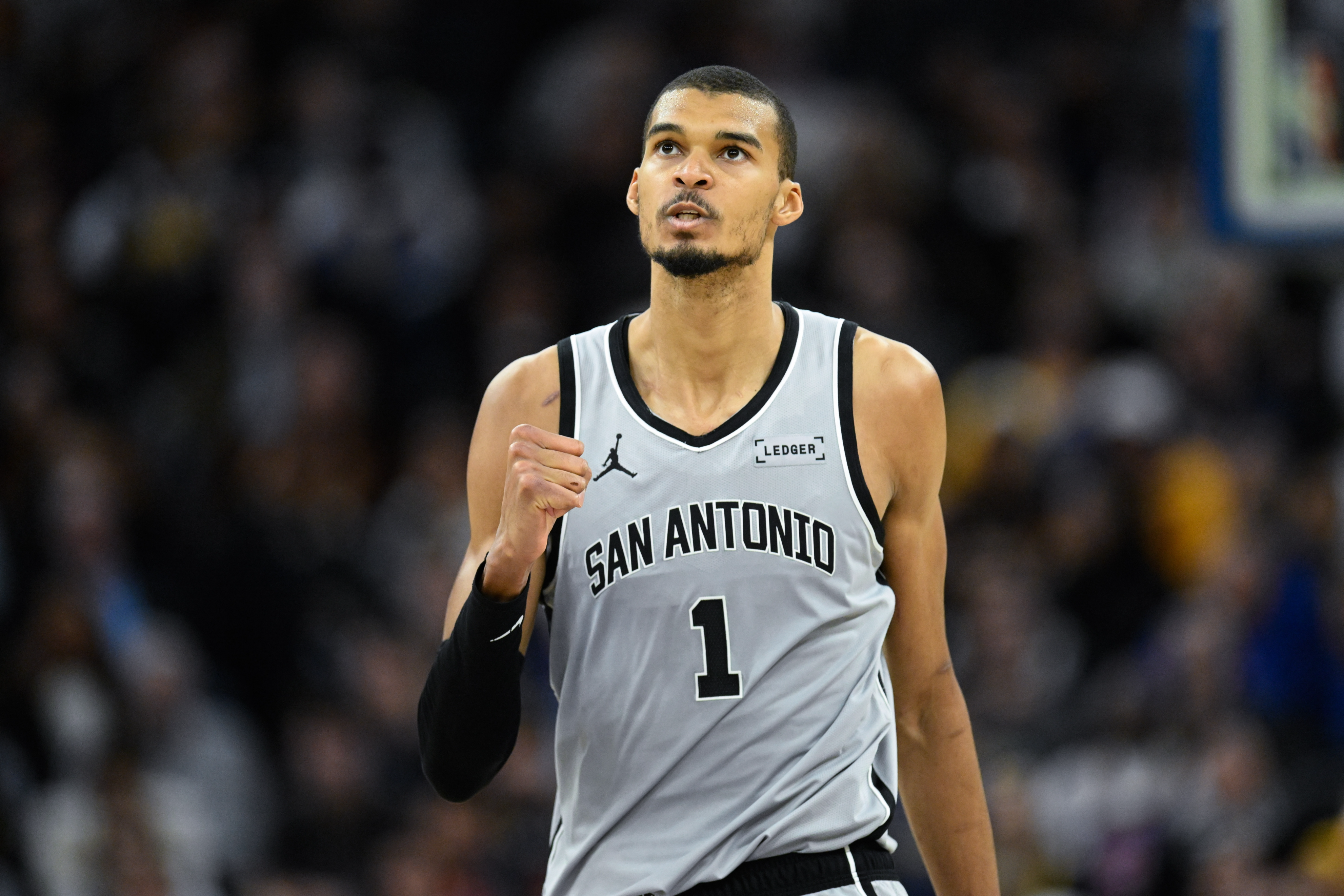 马刺力克快船迎赛季第50胜 卡斯尔文班亚马联手