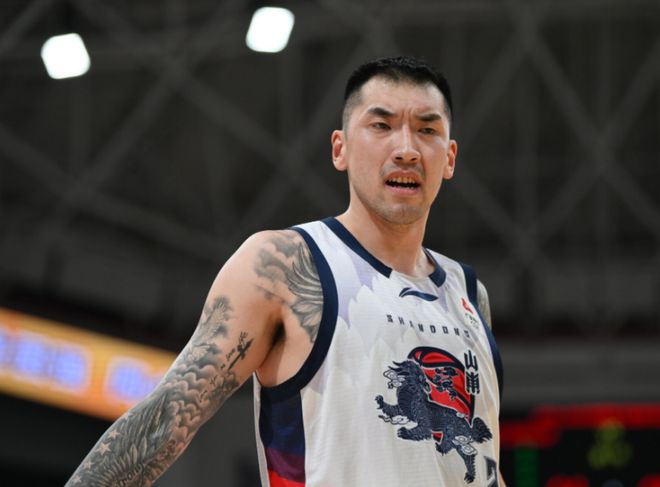 怀特塞德暴扣统治内线，上海力克山东总分1-0领